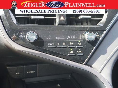 Used 2022 Toyota Camry SE image 19