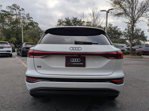 Used 2025 Audi Q6 e-tron Premium Plus w/ Premium Plus image 7