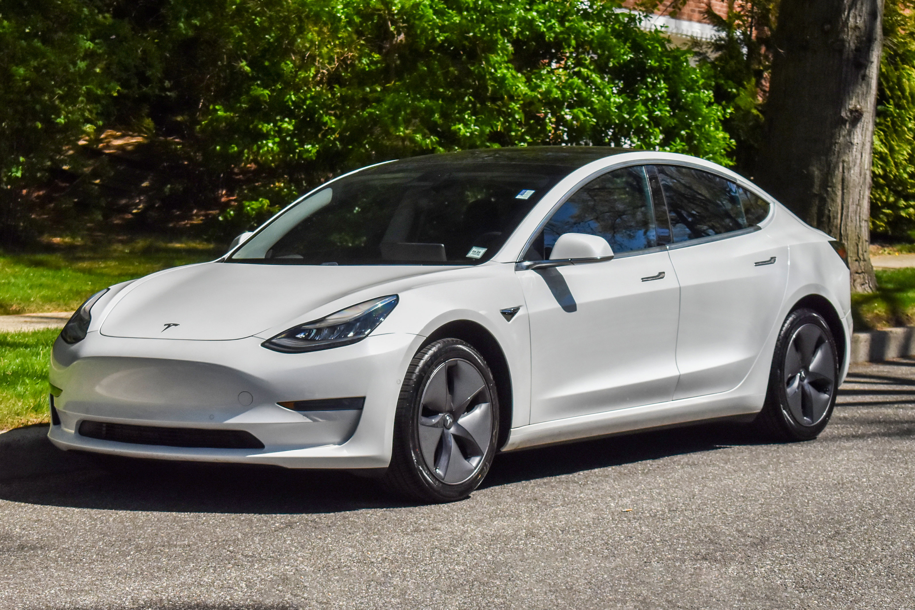 Used 2019 Tesla Model 3 Mid Range RWD image 2