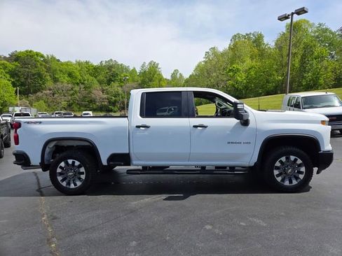 Used 2024 Chevrolet Silverado 2500 Custom w/ Custom Value Package AWD/4WD image 9