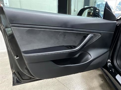 Used 2018 Tesla Model 3 Long Range image 11