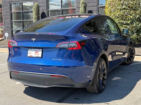 Used 2021 Tesla Model Y Long Range image 12