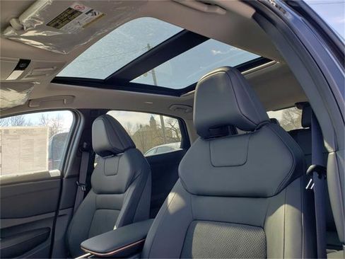 New 2025 Nissan Ariya EVOLVE+ e-4ORCE image 19