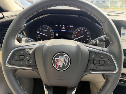 Used 2023 Buick Envision Avenir image 29