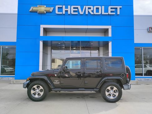 Used 2016 Jeep Wrangler Unlimited Sahara AWD/4WD image 29