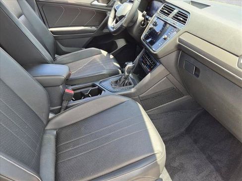 Used 2022 Volkswagen Tiguan SE R-Line FWD image 19