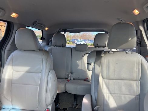 Used 2017 Toyota Sienna XLE w/ XLE Navigation Package image 14