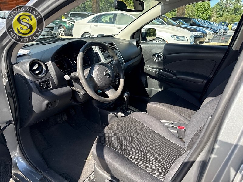 Used 2013 Nissan Versa SV FWD image 10