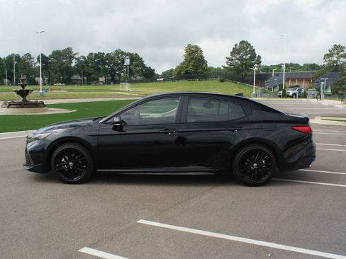 Used 2026 Toyota Camry SE FWD image 12