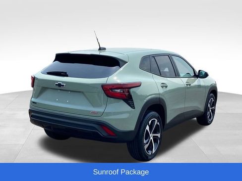 Certified 2024 Chevrolet Trax RS w/ Sunroof Package FWD image 3