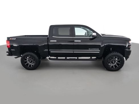 Used 2017 Chevrolet Silverado 1500 LTZ Z71 w/ LTZ Plus Package AWD/4WD image 4
