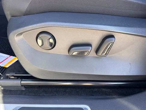 Used 2024 Volkswagen Tiguan Wolfsburg Edition image 19