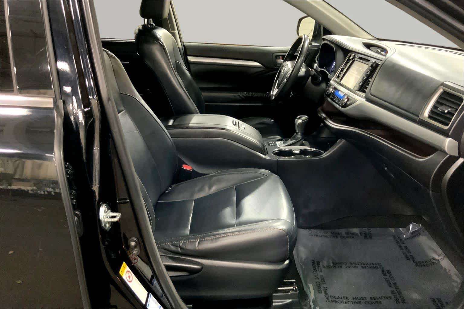 Used 2015 Toyota Highlander XLE AWD/4WD image 9