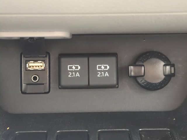 Used 2019 Toyota Highlander LE FWD image 25