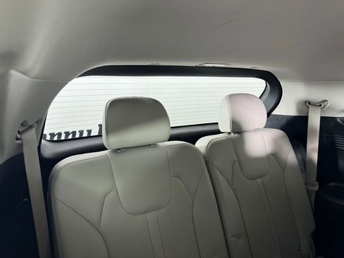 Used 2025 Kia Sorento S image 30