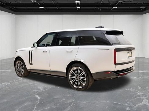Used 2025 Land Rover Range Rover Autobiography image 7