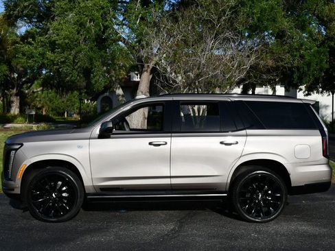 Used 2025 Cadillac Escalade Sport Platinum w/ LPO, ONYX Package image 28