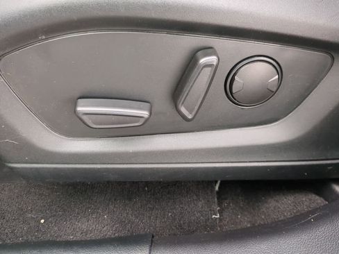 Used 2020 Ford Explorer XLT w/ Equipment Group 202A image 17