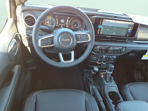 New 2026 Jeep Wrangler Unlimited Sahara AWD/4WD image 13