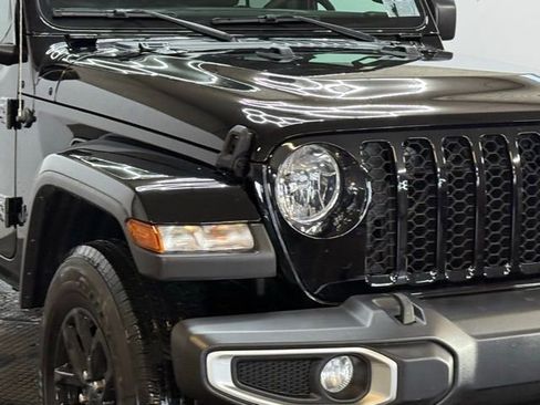 Used 2023 Jeep Gladiator Sport image 6