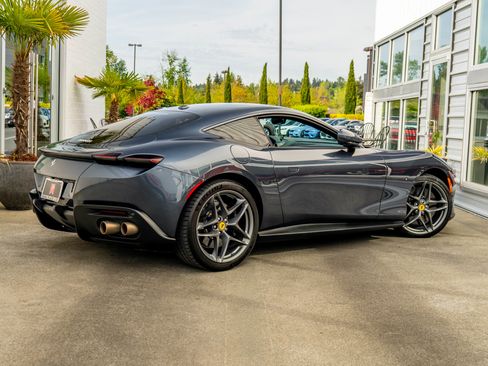Used 2021 Ferrari Roma RWD image 7