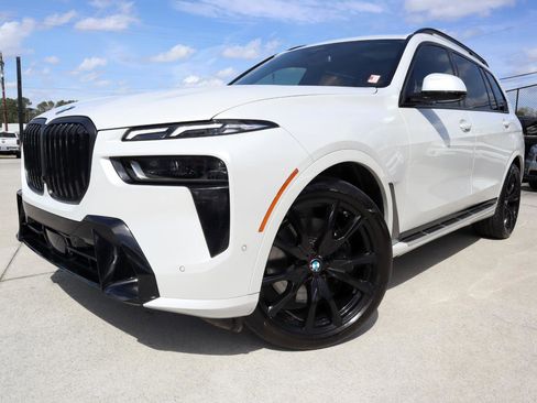 Used 2024 BMW X7 xDrive40i w/ Executive Package image 2