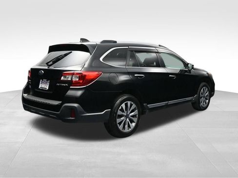 Used 2018 Subaru Outback 2.5i Touring AWD/4WD image 5