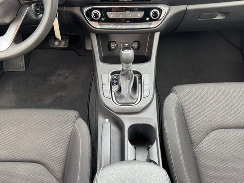 Used 2018 Hyundai Elantra GT image 19