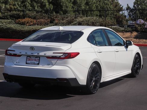 Used 2025 Toyota Camry SE FWD image 7