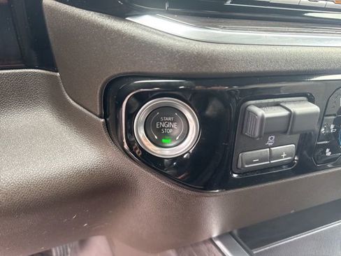 Used 2025 Chevrolet Silverado 1500 LTZ image 21