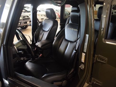 Used 2015 Jeep Wrangler Unlimited Sahara w/ Dual Top Group AWD/4WD image 53