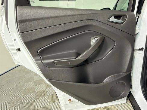 Used 2019 Ford Escape SE image 21