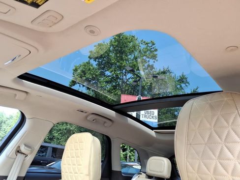 Used 2022 Lincoln Corsair AWD w/ Premium Package image 17