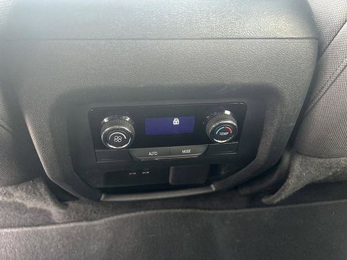 Used 2024 Chevrolet Traverse LT image 19