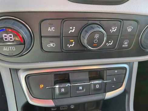 Used 2024 GMC Terrain SLT image 20