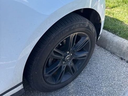 Used 2020 Land Rover Range Rover Velar S image 9