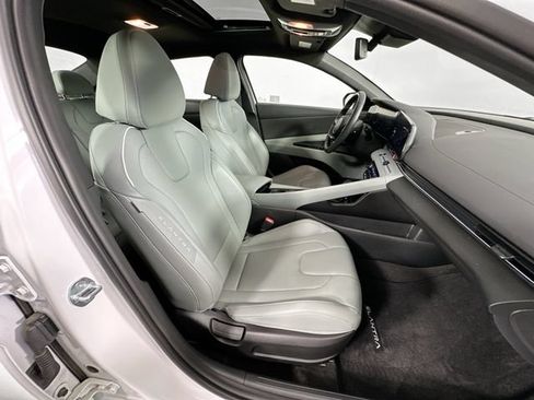 Used 2025 Hyundai Elantra Limited FWD image 30