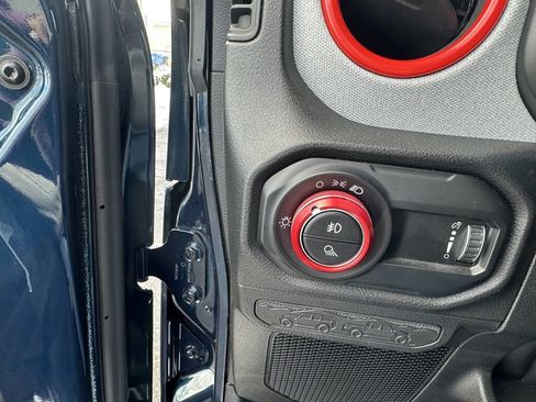 Used 2025 Jeep Gladiator Sport AWD/4WD image 16