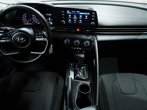 Certified 2023 Hyundai Elantra SE image 14