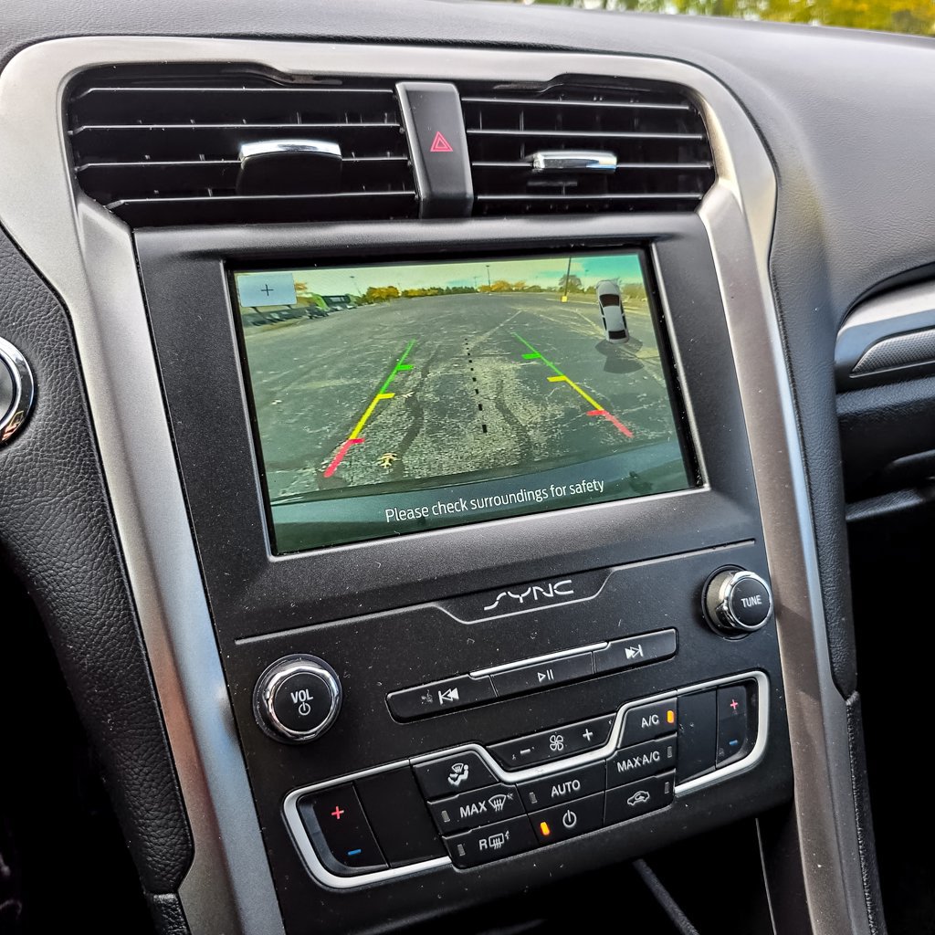 Used 2020 Ford Fusion SE FWD image 14