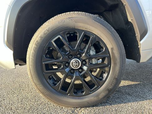 Used 2024 Toyota Tundra Limited image 12