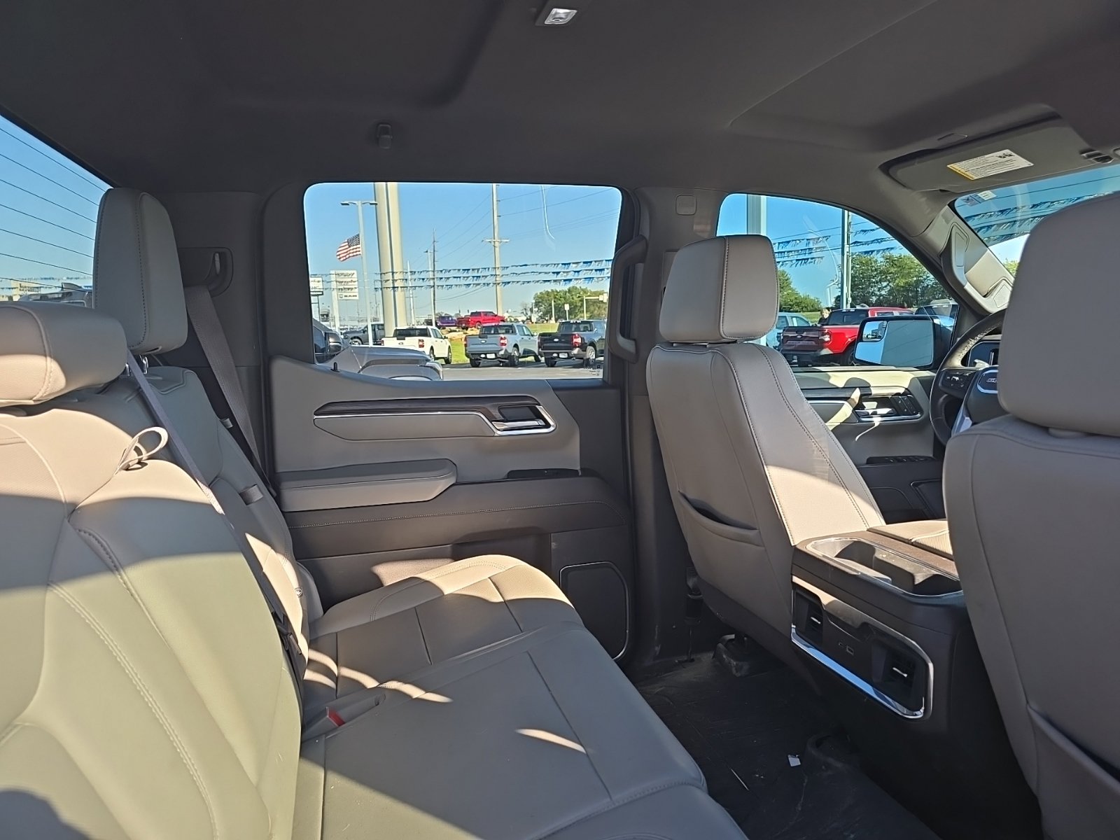 Used 2023 GMC Sierra 1500 SLT w/ SLT Premium Package AWD/4WD image 9