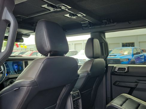 Used 2025 Ford Bronco Outer Banks AWD/4WD image 13