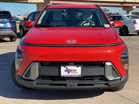 Used 2025 Hyundai Kona SEL image 3