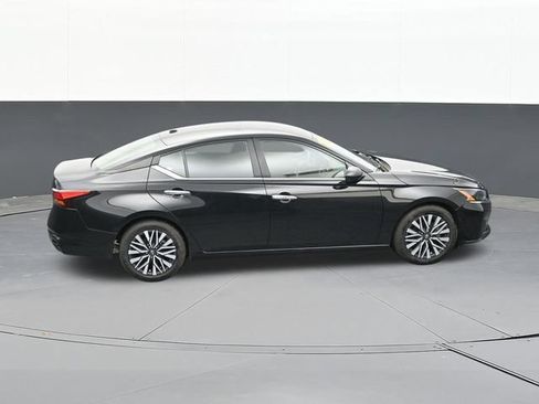 Used 2025 Nissan Altima 2.5 SV FWD image 61