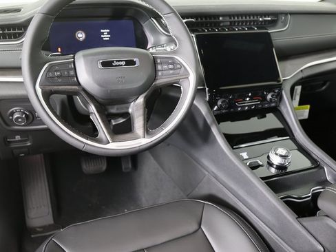 New 2025 Jeep Grand Cherokee Limited w/ Black Appearance Package image 12