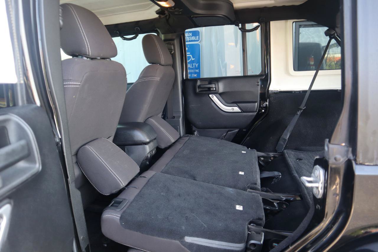 Used 2015 Jeep Wrangler Unlimited Sahara w/ Connectivity Group AWD/4WD image 46