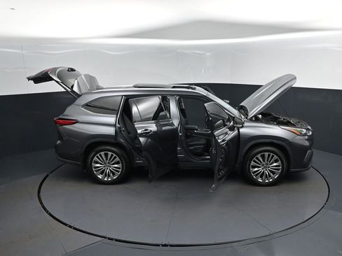 Used 2023 Toyota Highlander Platinum FWD image 51