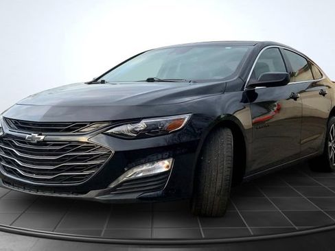 Used 2025 Chevrolet Malibu RS image 4