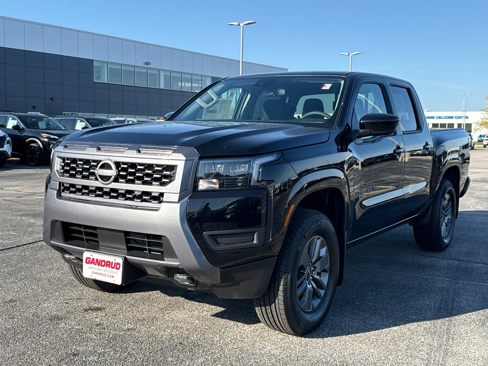 New 2027 Nissan Frontier SV w/ SV Convenience Package AWD/4WD image 2